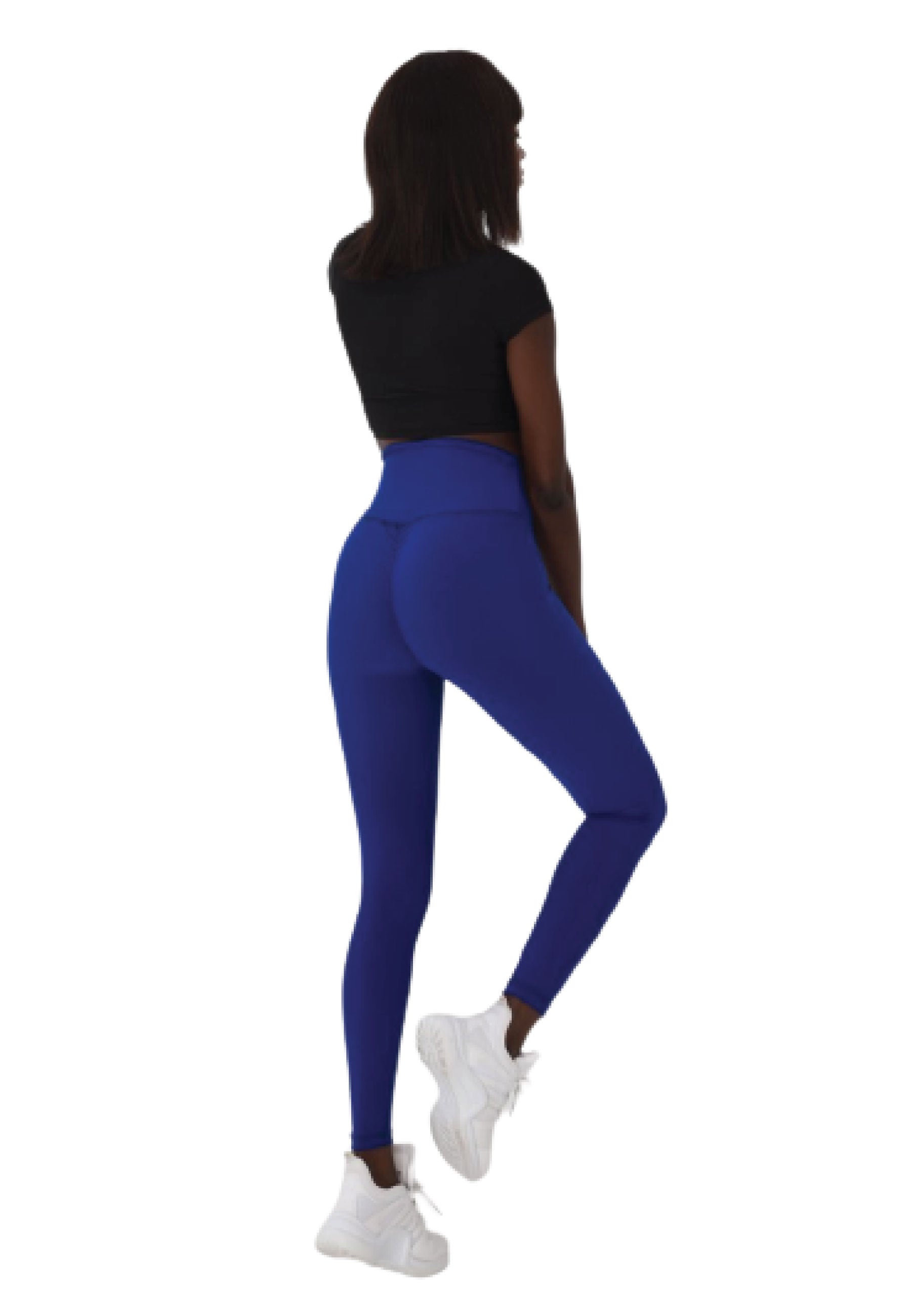 Person in schwarzem Top und Lismina 738 Scrunch Butt Leggings in Royalblau posiert mit weißen Sneakers, leicht abgewandt.